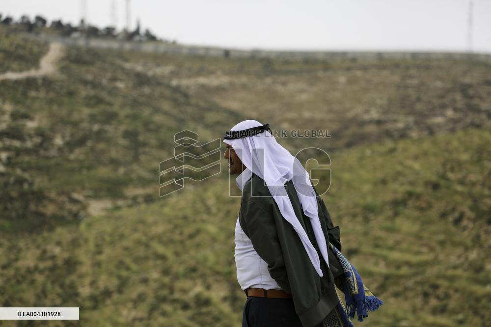 Friday prayers near lands seized by Israeli authorities - West Bank