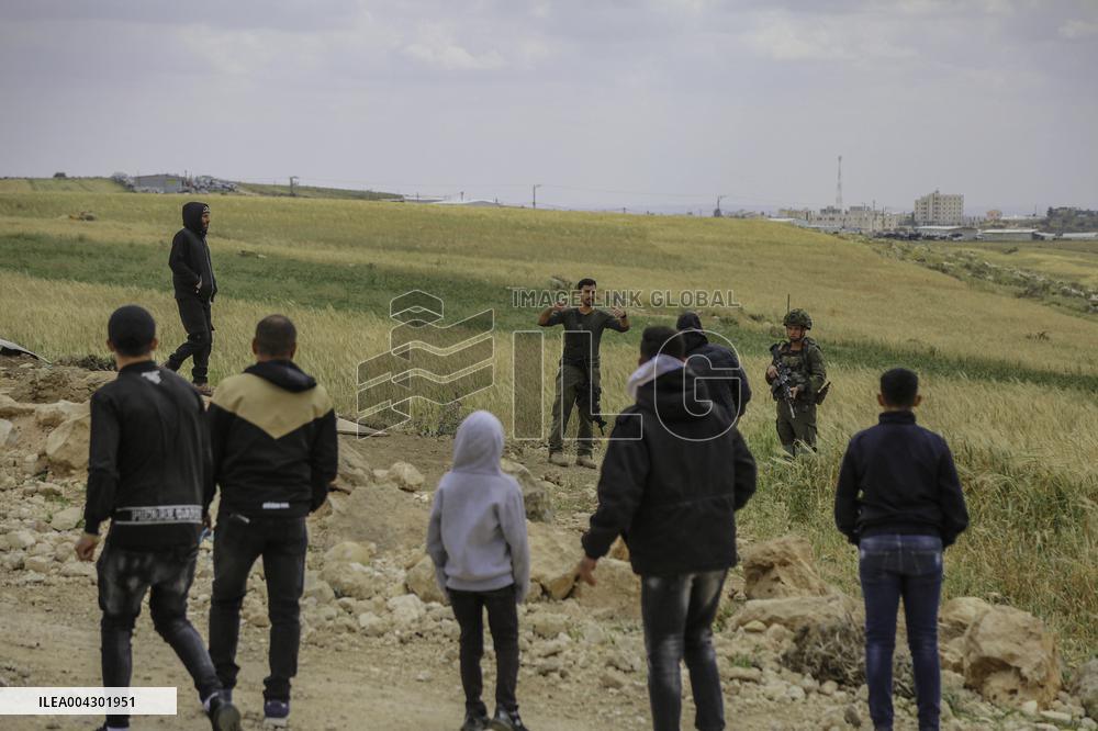 Friday prayers near lands seized by Israeli authorities - West Bank