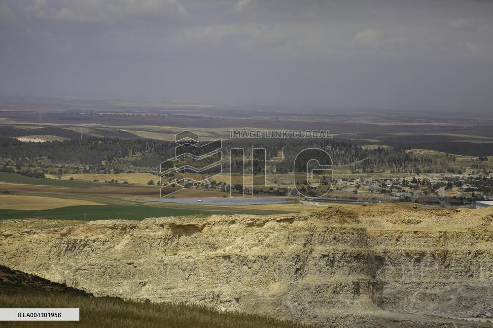 Friday prayers near lands seized by Israeli authorities - West Bank