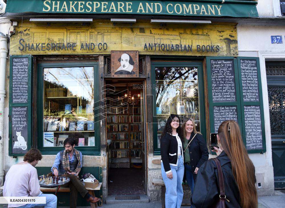 Shakespeare and Company Bookshop Illustrations - Paris