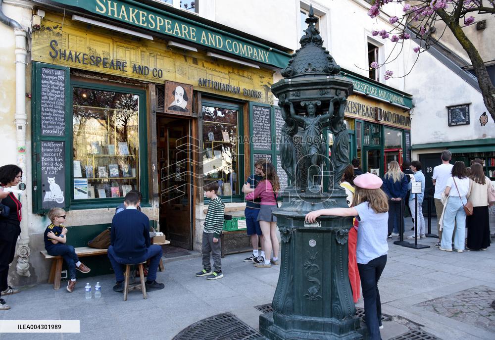 Shakespeare and Company Bookshop Illustrations - Paris