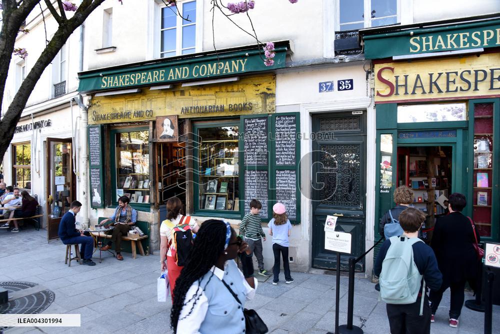 Shakespeare and Company Bookshop Illustrations - Paris