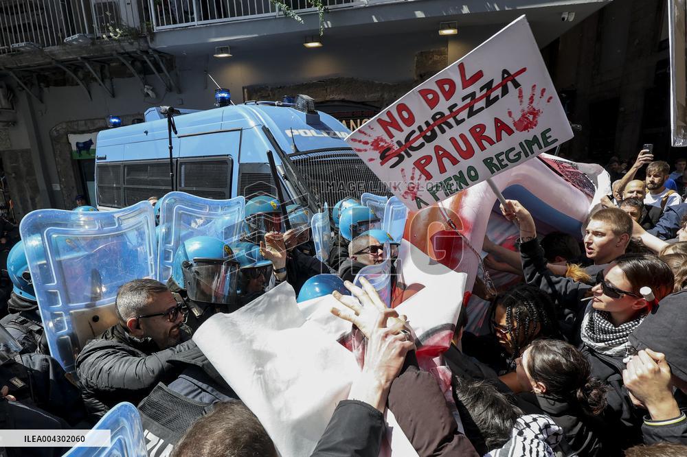 Police clash with security decree demonstrator - Naples