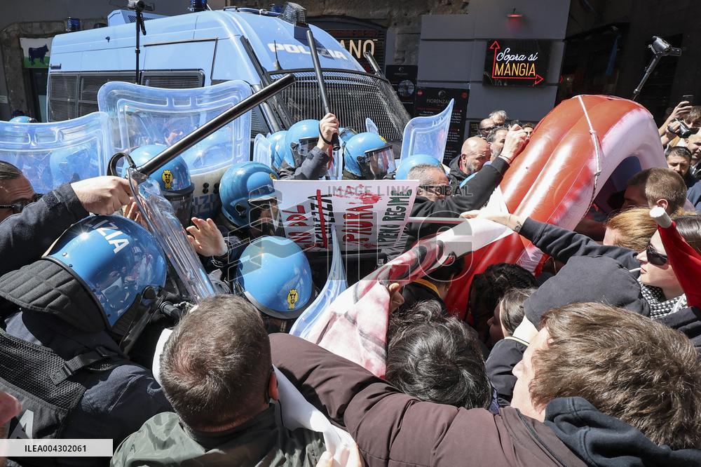 Police clash with security decree demonstrator - Naples