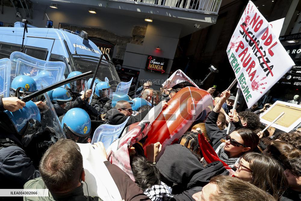 Police clash with security decree demonstrator - Naples