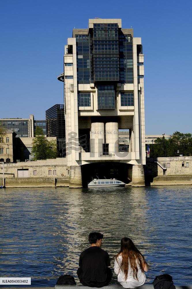 The Ministry of Economics Finance and Industrial - Bercy