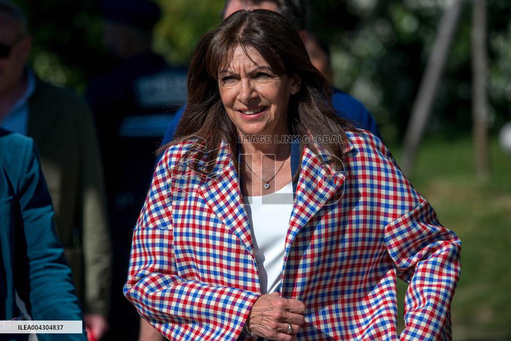 Anne Hidalgo Inaugurates The Jim Morrison Footbridge - Paris