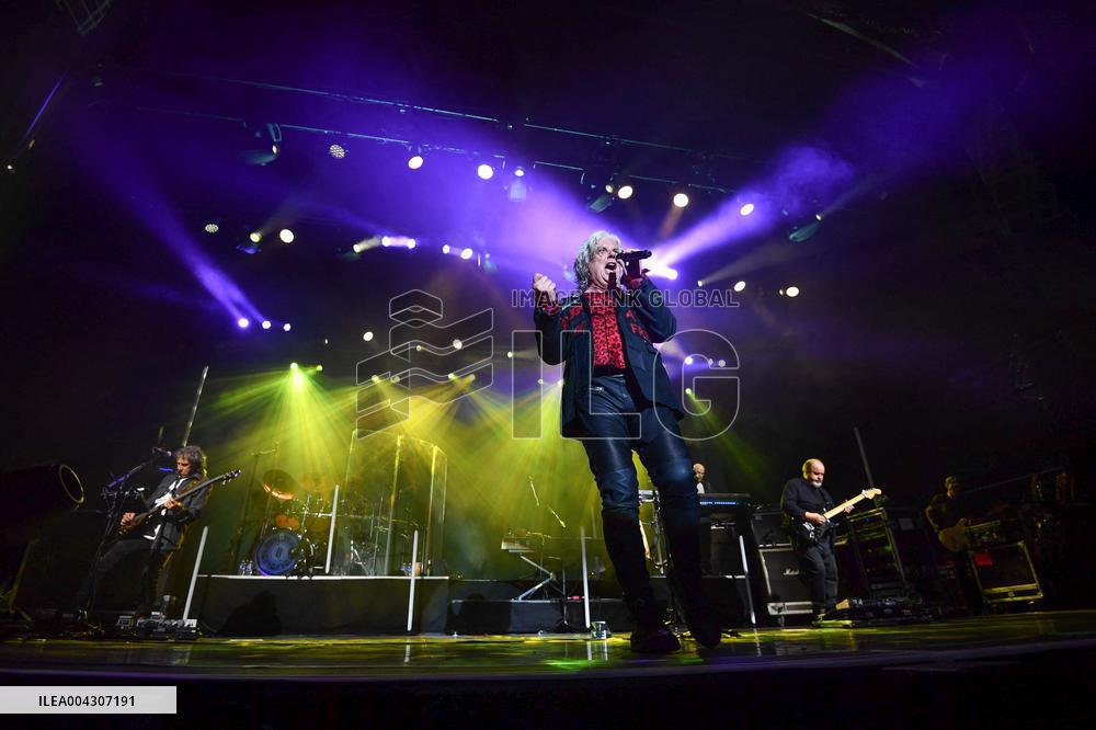 Marillion At The Casino de Paris - France