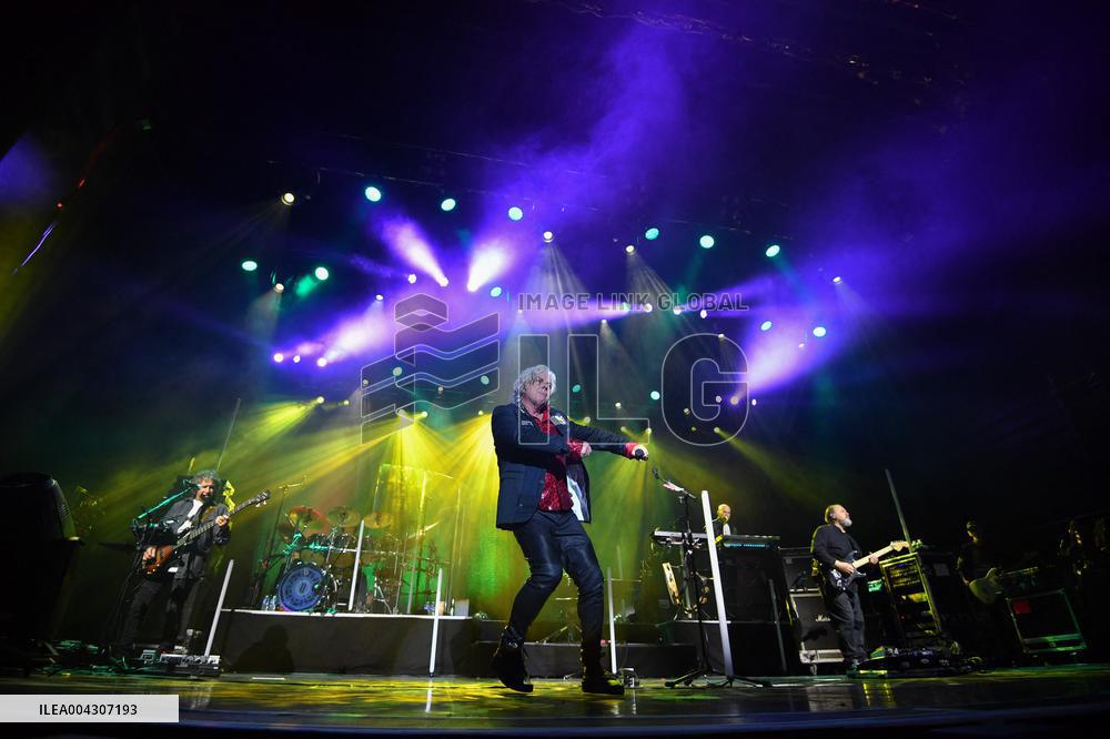 Marillion At The Casino de Paris - France