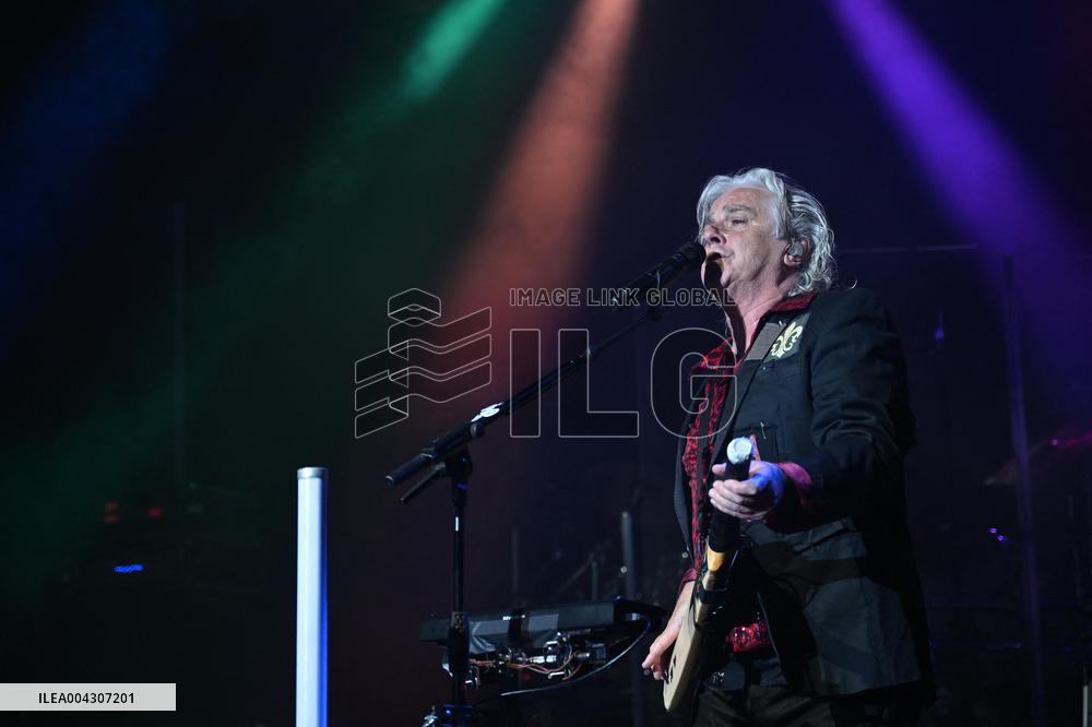 Marillion At The Casino de Paris - France