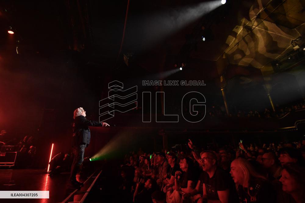 Marillion At The Casino de Paris - France