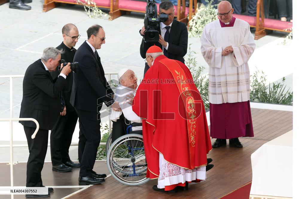 Pope Francis in Holy Mass on Palm Sunday - Vatican