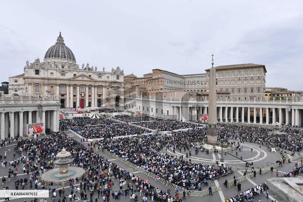 Pope Francis Surprise During Palm Sunday Mass - Vatican