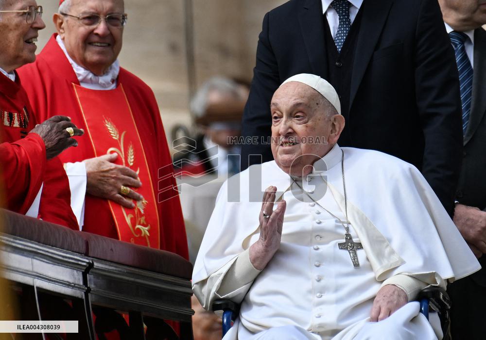 Pope Francis Surprise During Palm Sunday Mass - Vatican