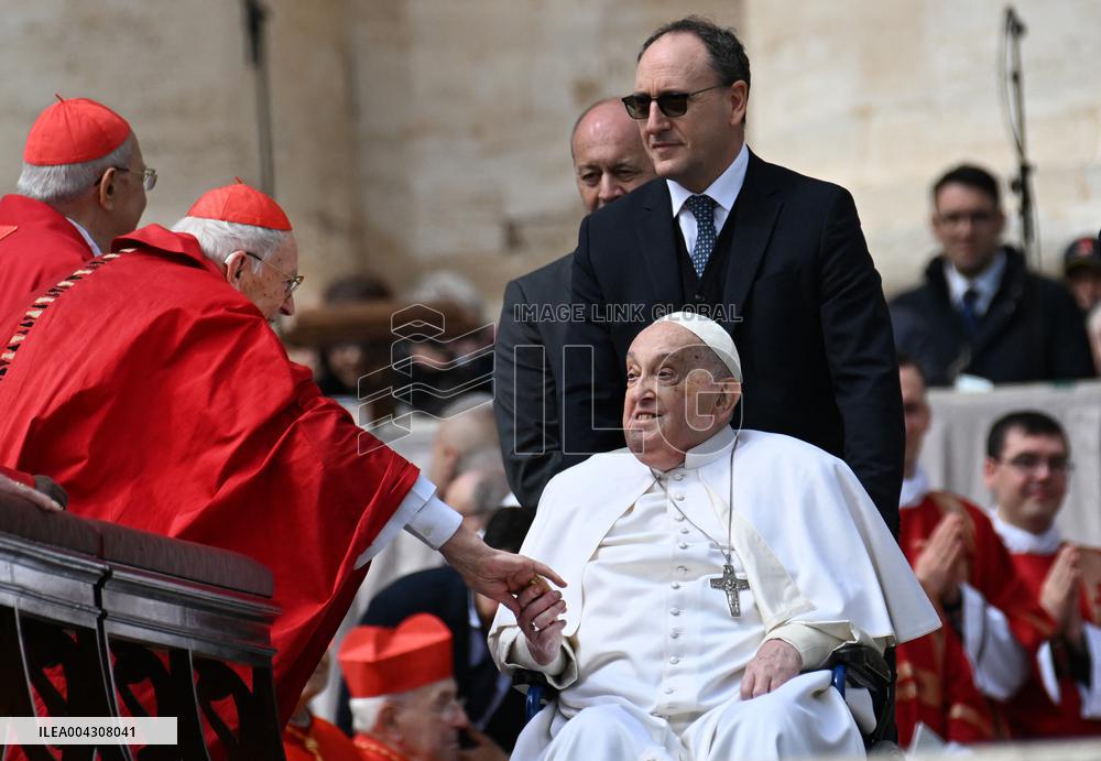 Pope Francis Surprise During Palm Sunday Mass - Vatican