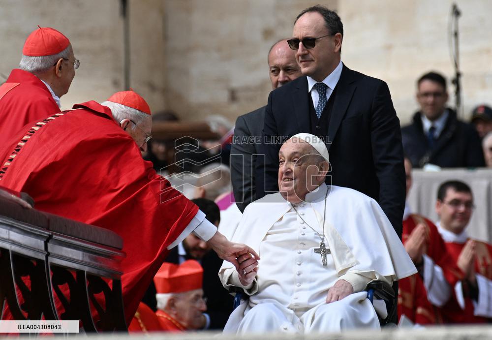 Pope Francis Surprise During Palm Sunday Mass - Vatican