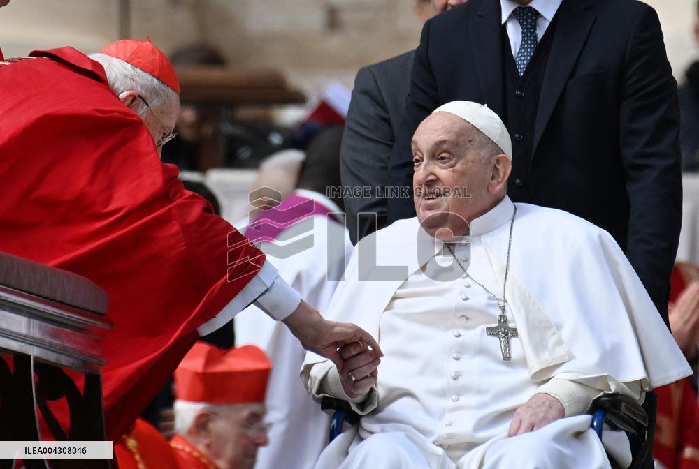 Pope Francis Surprise During Palm Sunday Mass - Vatican