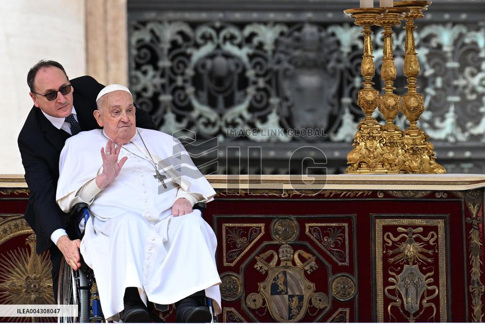 Pope Francis Surprise During Palm Sunday Mass - Vatican