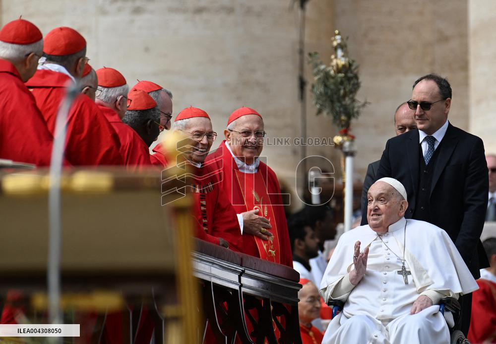 Pope Francis Surprise During Palm Sunday Mass - Vatican