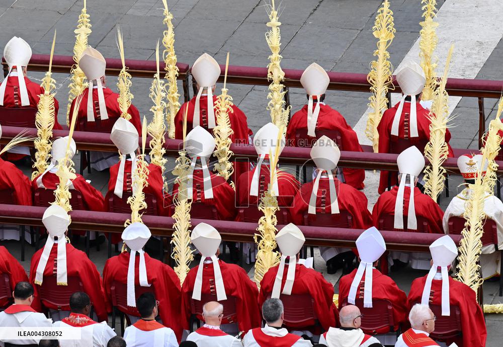 Pope Francis Surprise During Palm Sunday Mass - Vatican