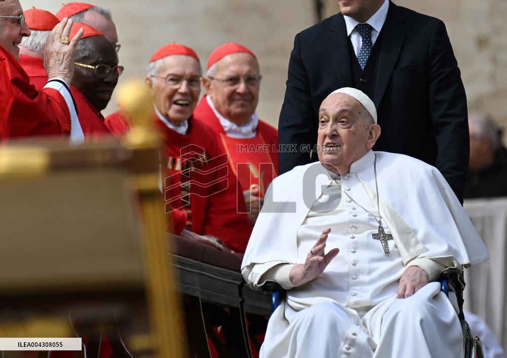 Pope Francis Surprise During Palm Sunday Mass - Vatican