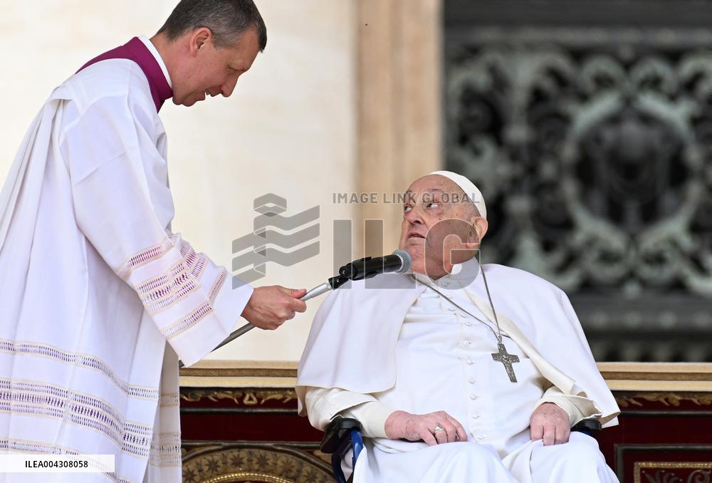 Pope Francis Surprise During Palm Sunday Mass - Vatican