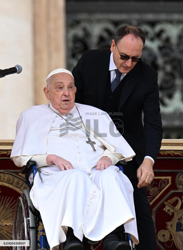 Pope Francis Surprise During Palm Sunday Mass - Vatican