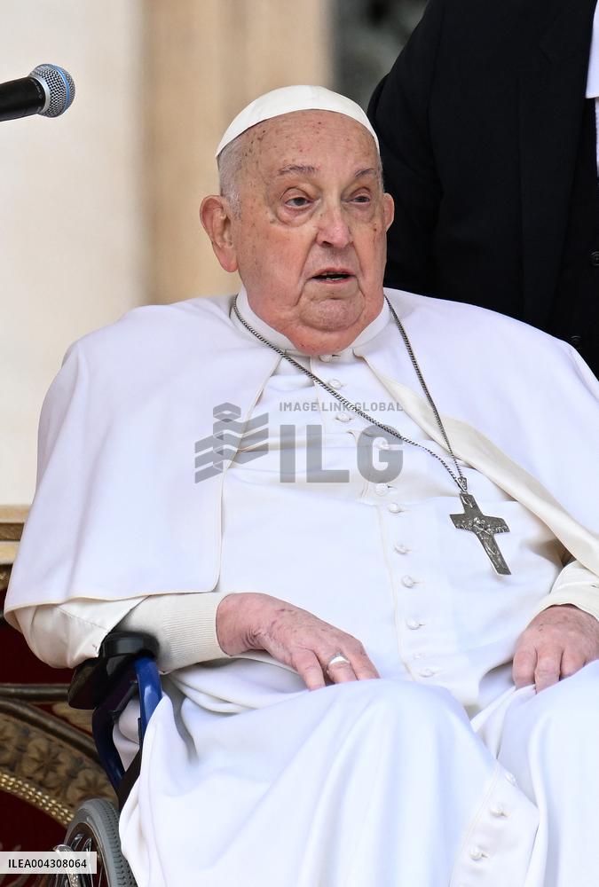 Pope Francis Surprise During Palm Sunday Mass - Vatican