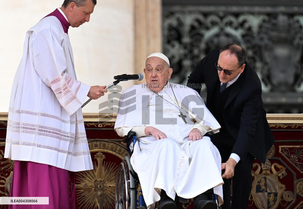 Pope Francis Surprise During Palm Sunday Mass - Vatican