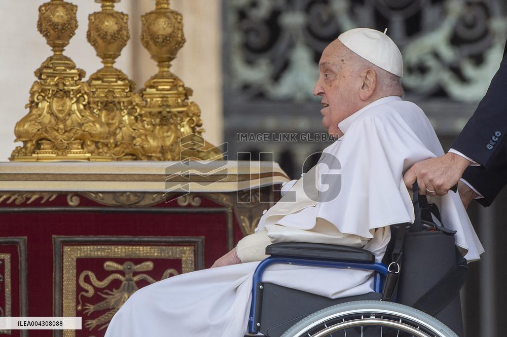 Pope Francis in Holy Mass on Palm Sunday - Vatican