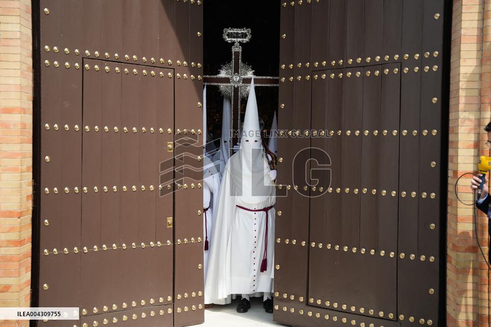 Brotherhood Of Peace Procession For Palm Sunday - Seville