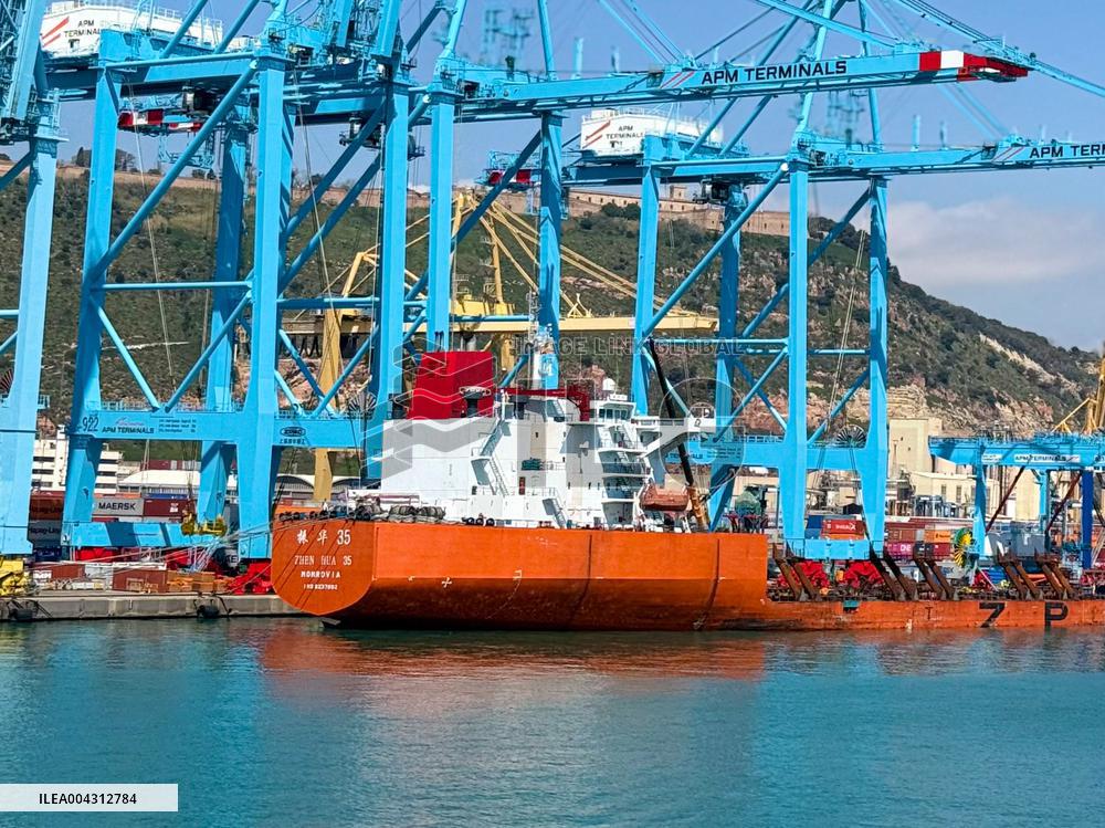 Container ship Hapag - Lloyd - Barcelona