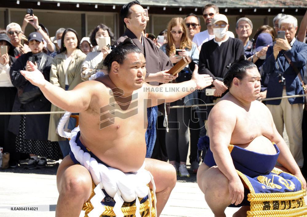 Sumo: Hoshoryu performs ring-entering ritual