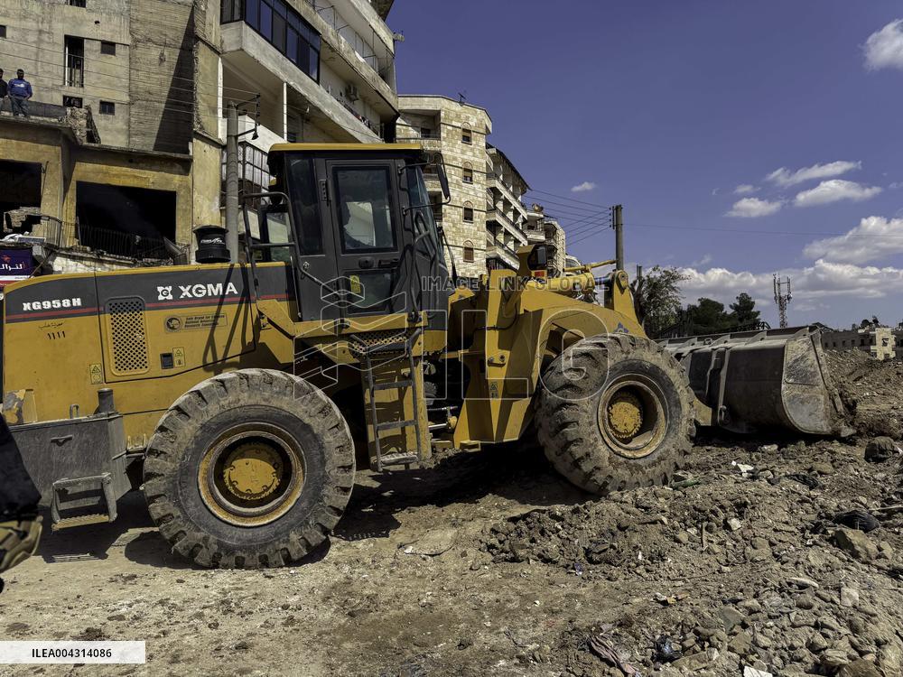 Bulldozer Clears Aleppo Road Under New Agreement