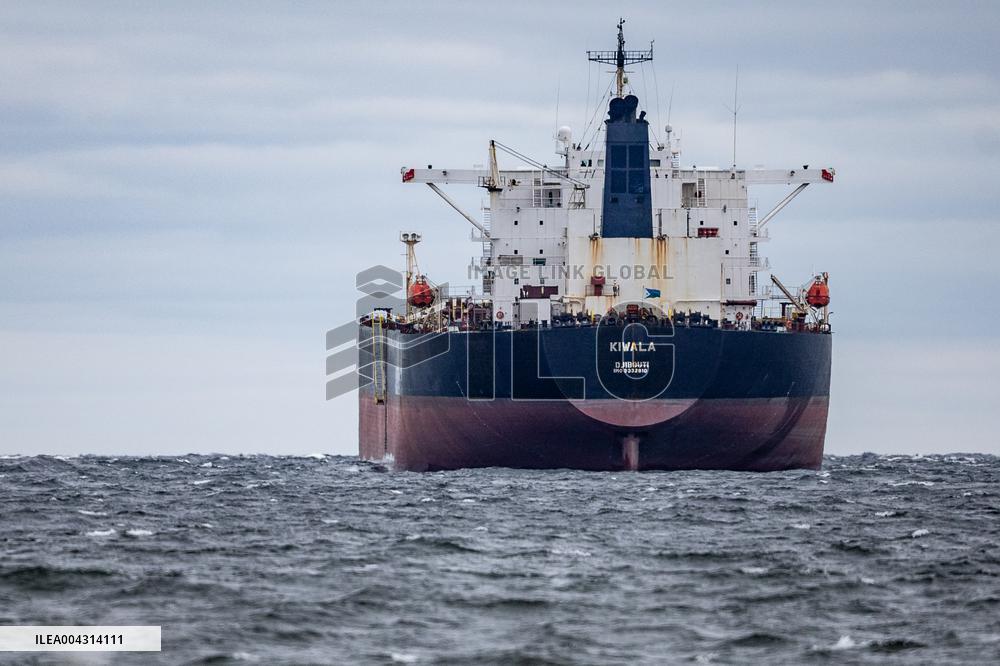 Estonian navy detains Russian 'shadow fleet' oil tanker