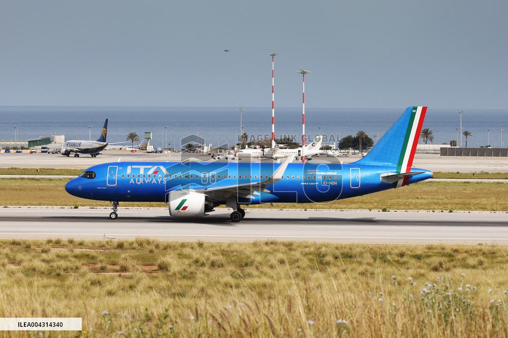 Airbus with ITA Airways and Lufthansa Livery - Italy