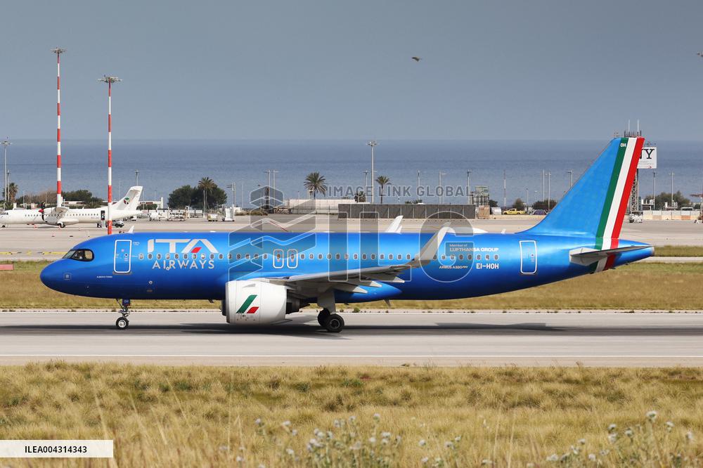 Airbus with ITA Airways and Lufthansa Livery - Italy