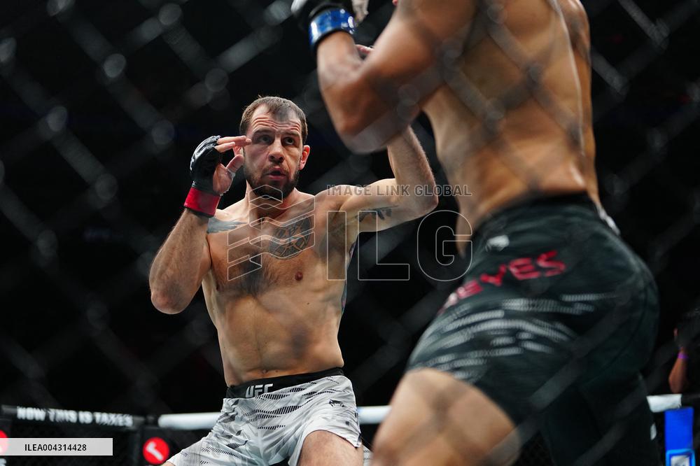 UFC 314 - Volkanovski vs Lopes