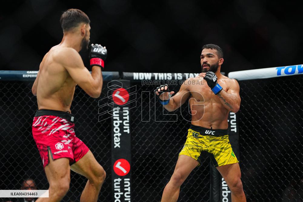 UFC 314 - Volkanovski vs Lopes