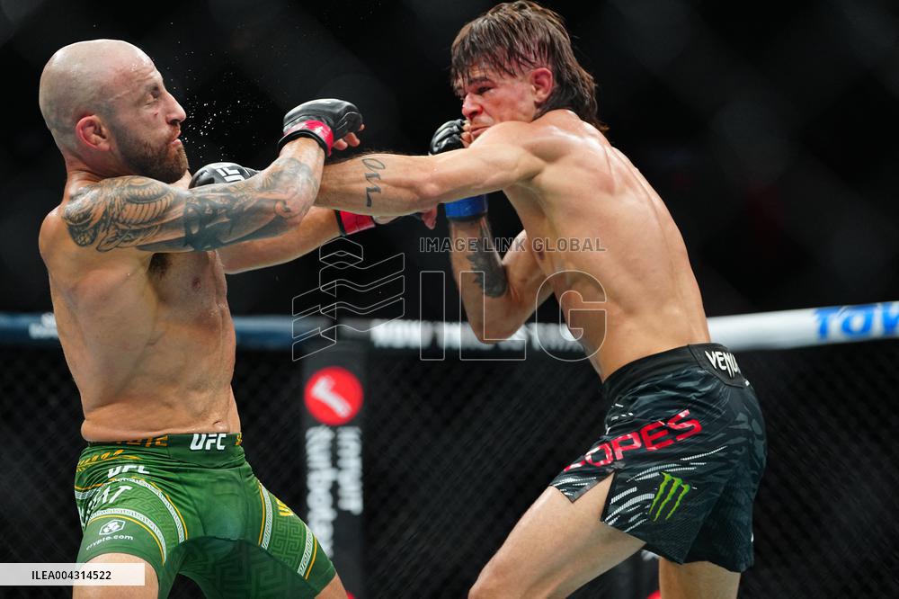 UFC 314 - Volkanovski vs Lopes