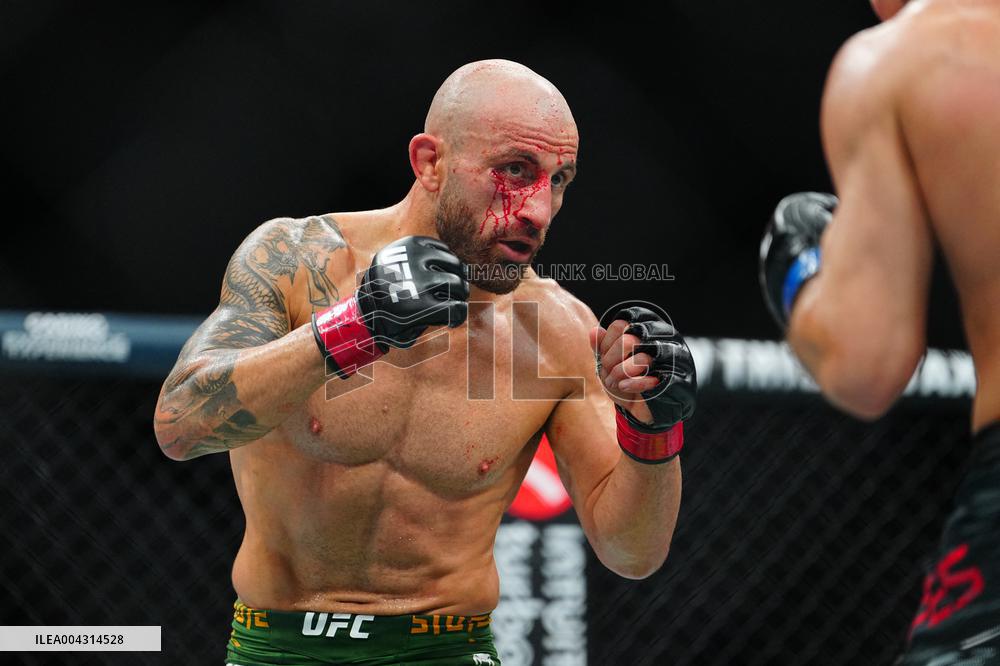 UFC 314 - Volkanovski vs Lopes