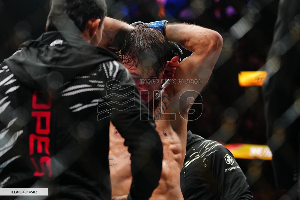 UFC 314 - Volkanovski vs Lopes