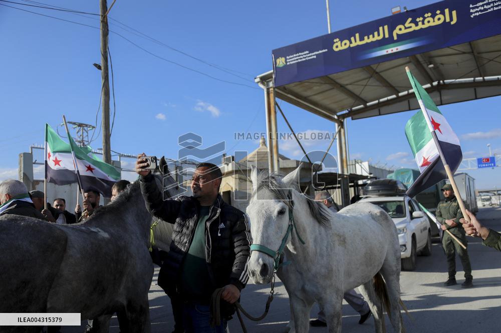 Spanish Muslims retrace 500-year-old pilgrimage route to Mecca on horseback arrive in Syria