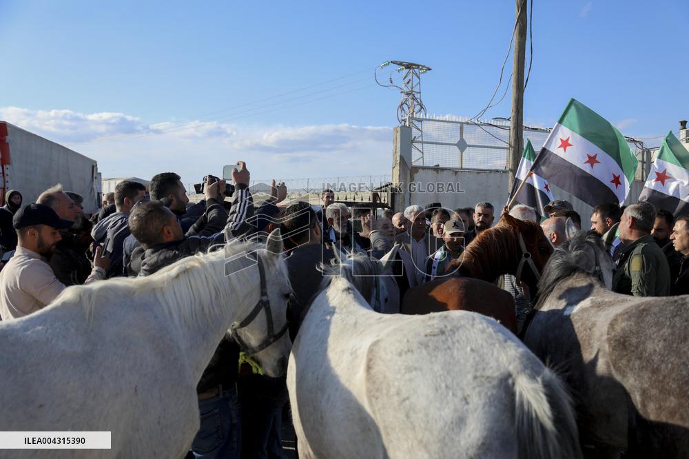 Spanish Muslims retrace 500-year-old pilgrimage route to Mecca on horseback arrive in Syria