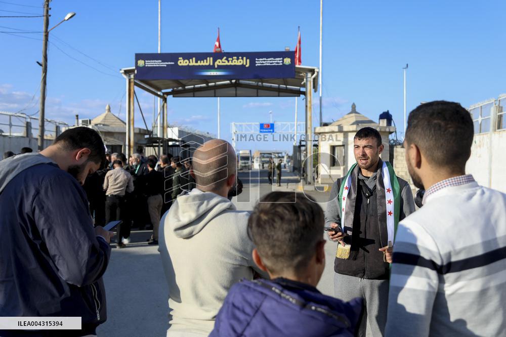 Spanish Muslims retrace 500-year-old pilgrimage route to Mecca on horseback arrive in Syria