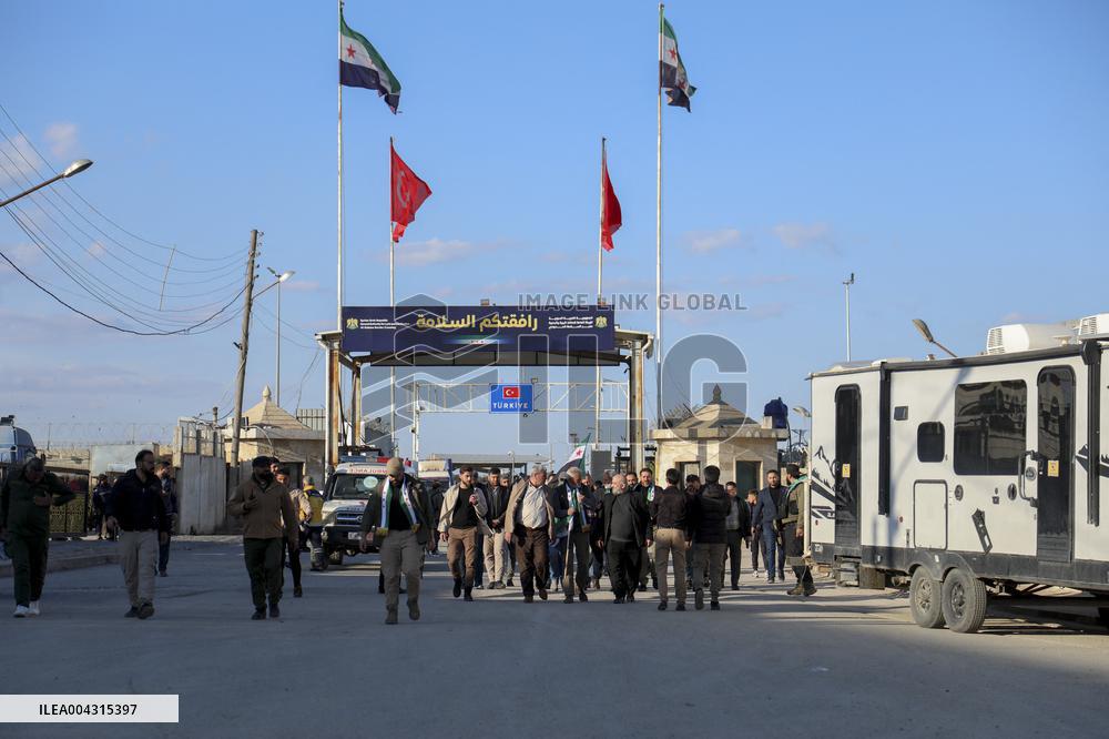 Spanish Muslims retrace 500-year-old pilgrimage route to Mecca on horseback arrive in Syria