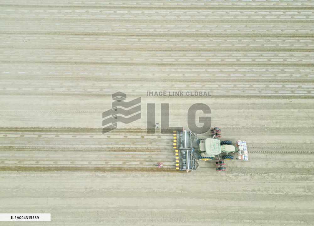 China Xinjiang Cotton Sowing
