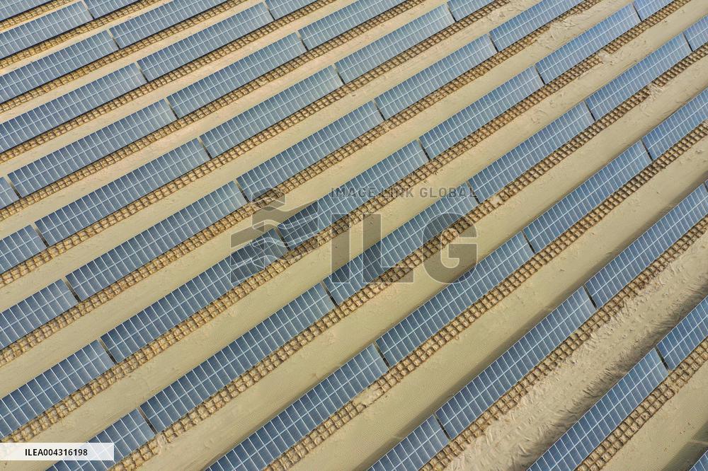 Taklimakan Desert Control Afforestation - China