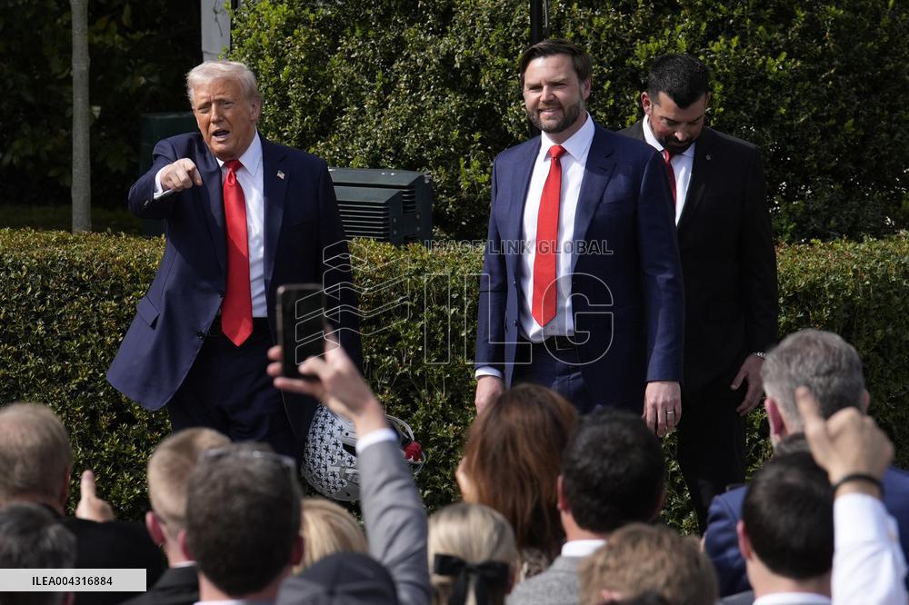 Donald Trump welcomes College Football Champions - Washington