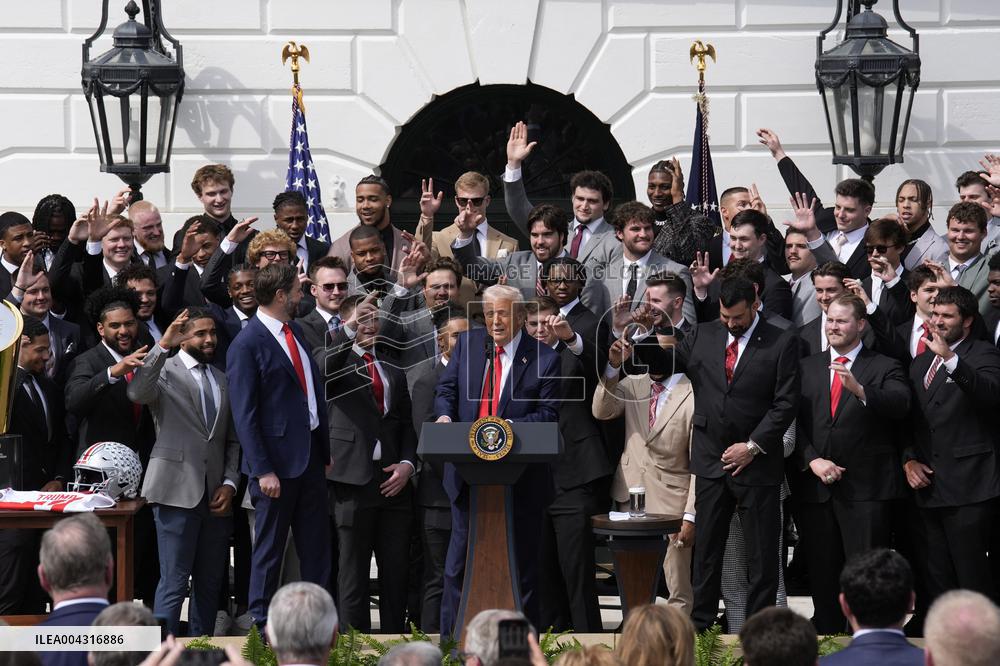 Donald Trump welcomes College Football Champions - Washington